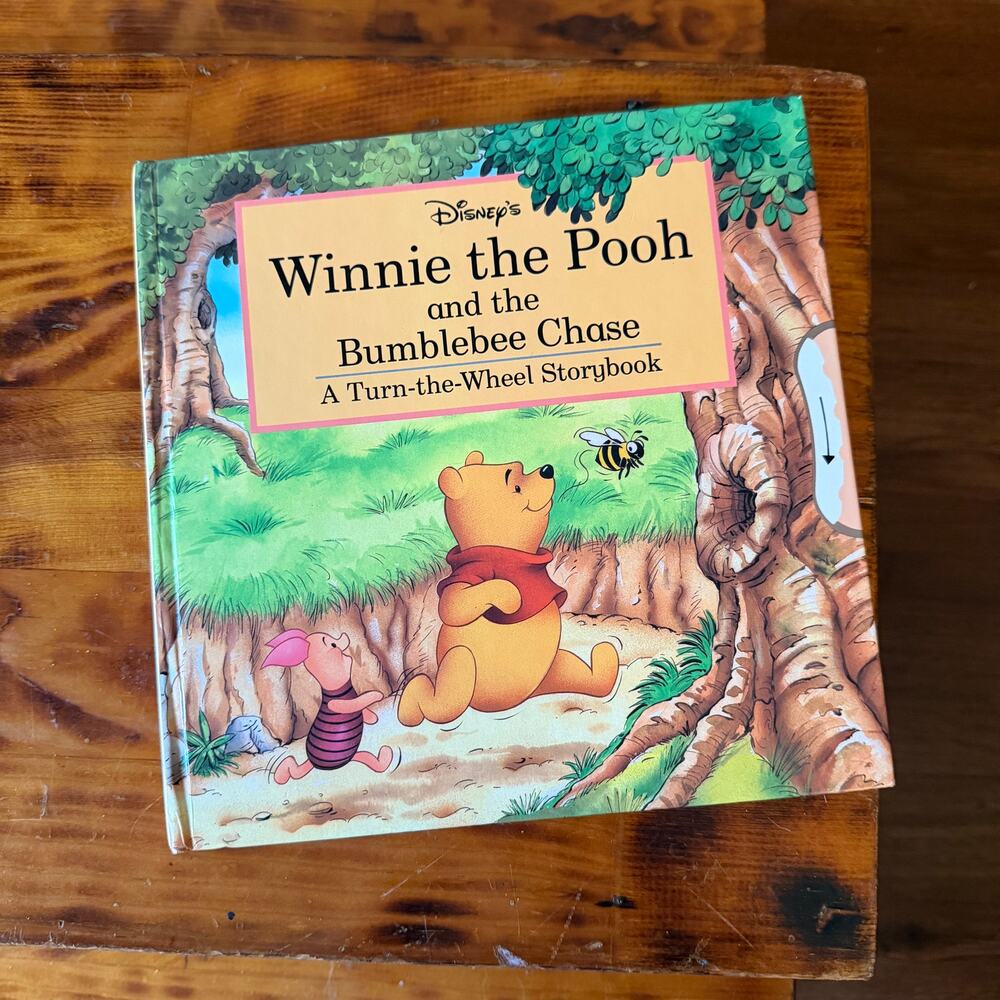 Vintage 1995 Disney Winnie The Pooh & The Bumblebee Chase A Turn-The-Wheel Book